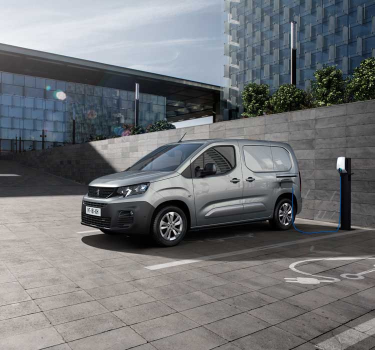 New PEUGEOT e-Partner van – charging at a workplace