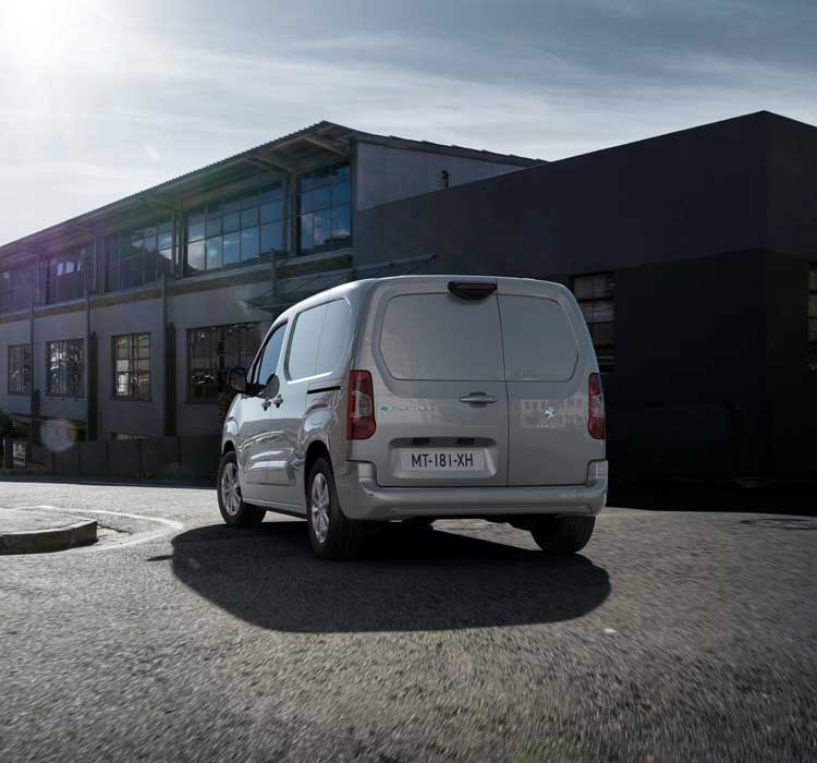 New PEUGEOT e-Partner van – dynamic rear view