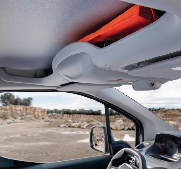 PEUGEOT Partner and e-Partner van numerous overhead storage compartments