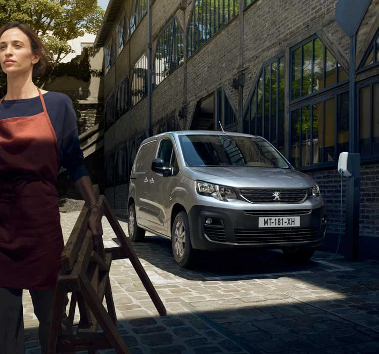 PEUGEOT e-Partner van robust front end with vertical grille
