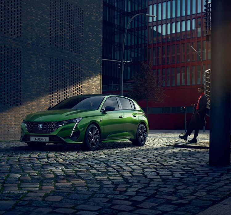 New PEUGEOT 308 – New PEUGEOT badge in the grille