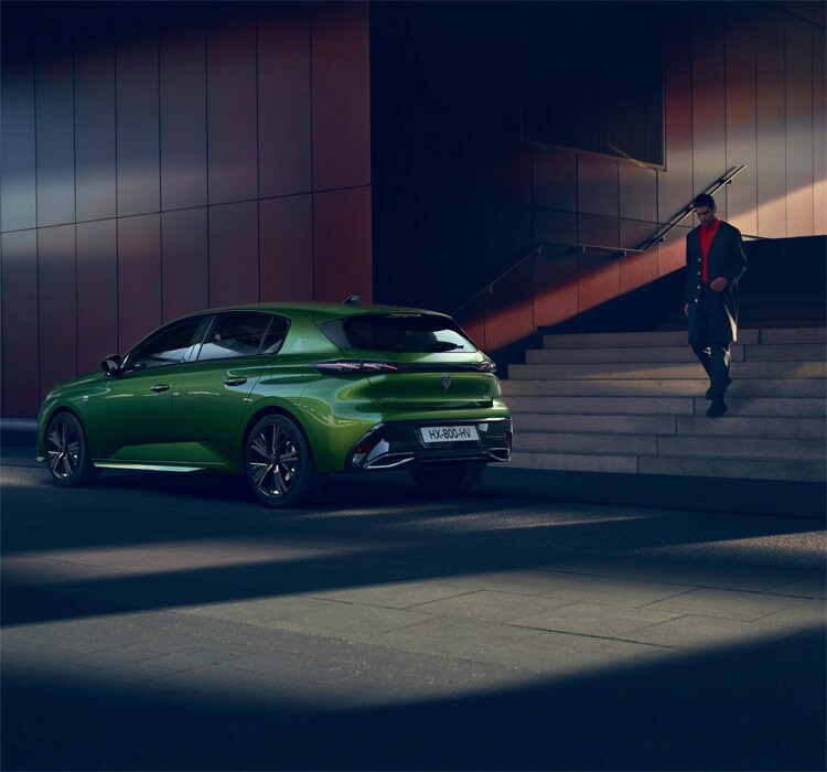 New PEUGEOT 308 - muscular and powerful rear end