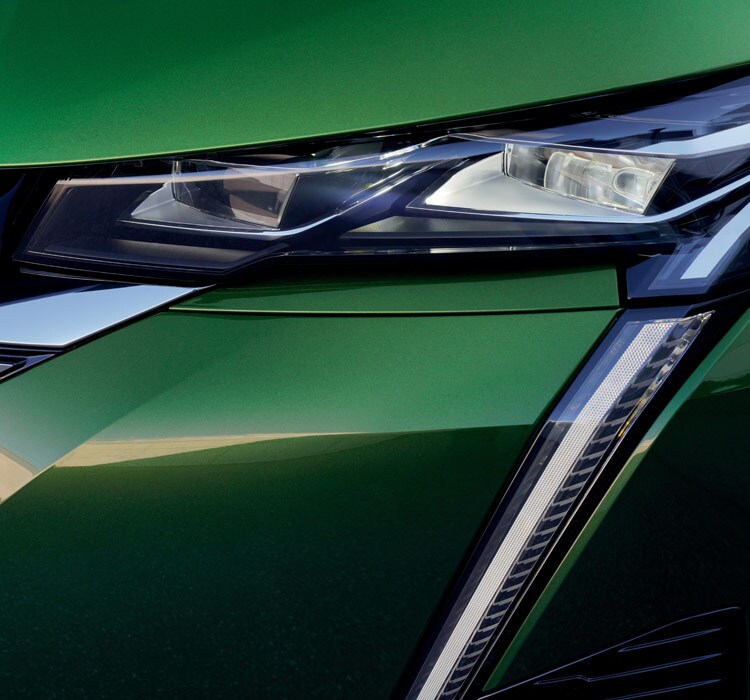 New PEUGEOT 308 – slim front headlights