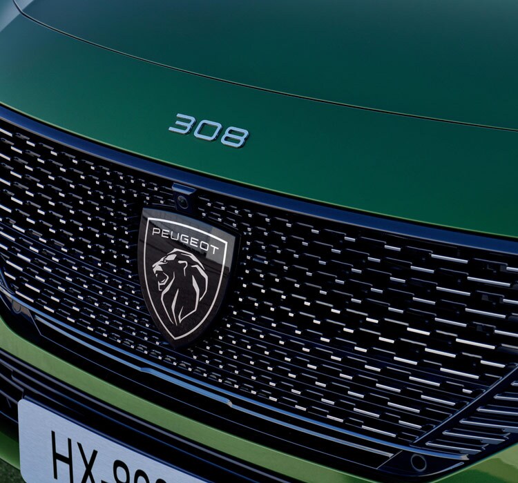 New PEUGEOT 308 – New PEUGEOT badge in the grille