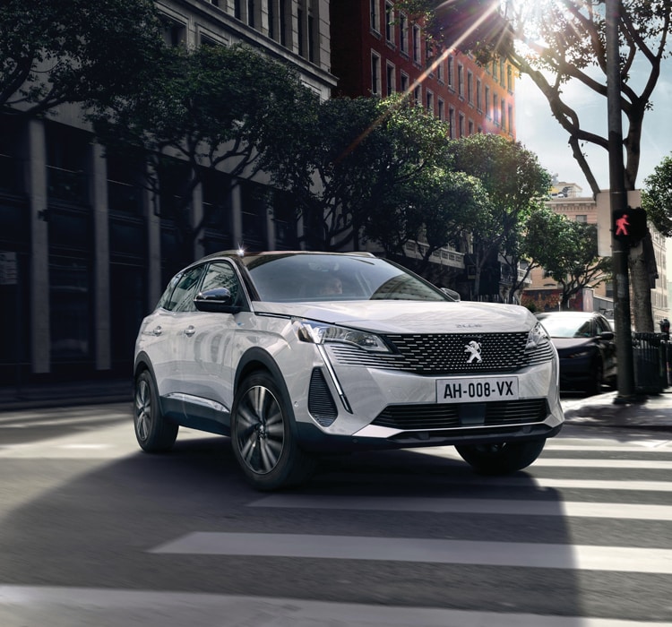 PEUGEOT 3008 HYBRID SUV front end
