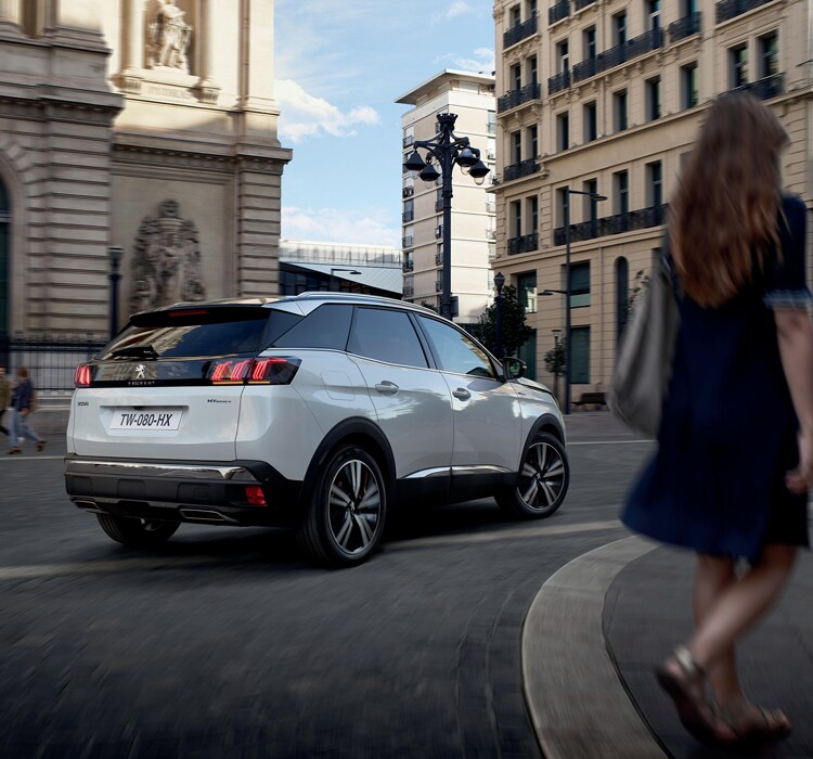 PEUGEOT 3008 SUV HYBRID - Rear panel with full LED lights