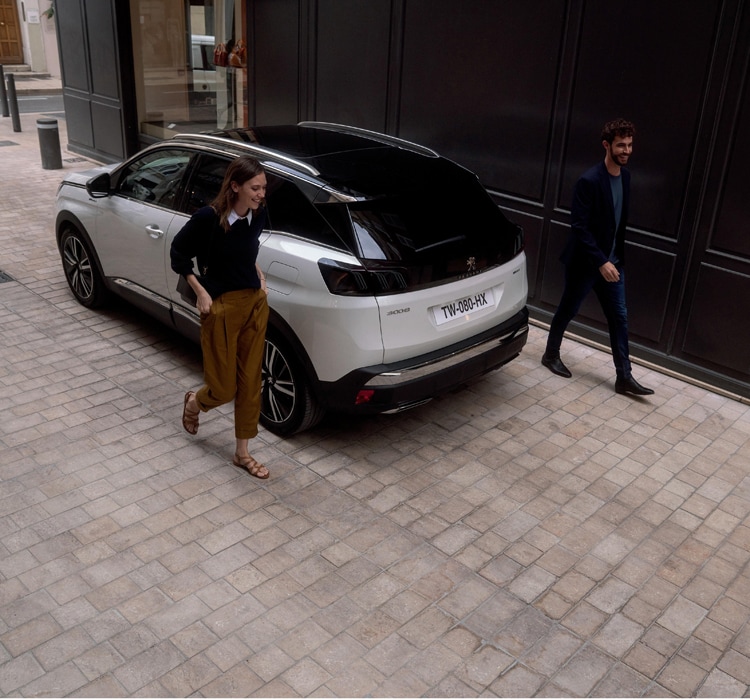 PEUGEOT 3008 SUV HYBRID - Black Diamond roof view