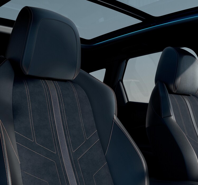 PEUGEOT 3008 SUV HYBRID trim and panoramic roof